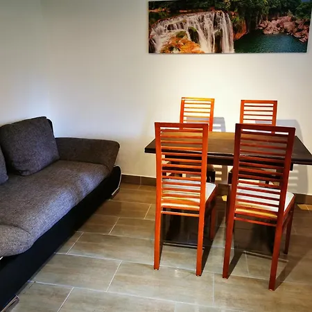 Joli Au Coeur Du Village Apartmán